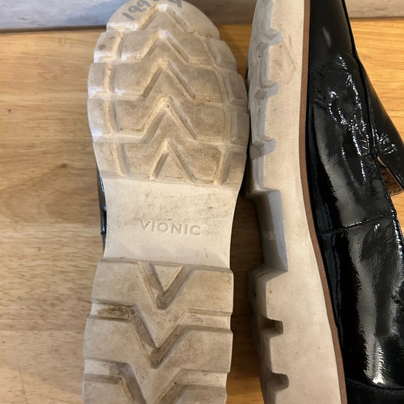 Vionic Shiny Black Women's Loafers - Picture 6 of 7